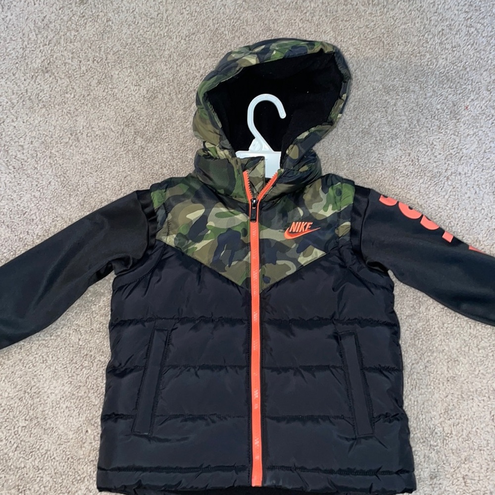 Nike Synthetic Fill Jacket With Hoodie Attached Olive/Camouflage size5-6
